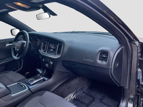 Used 2018 Dodge Charger SXT RWD image 27