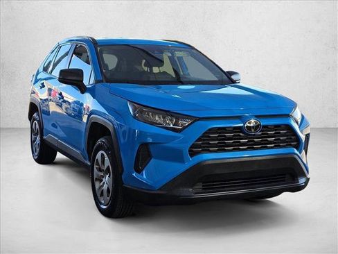 Used 2019 Toyota RAV4 LE image 3