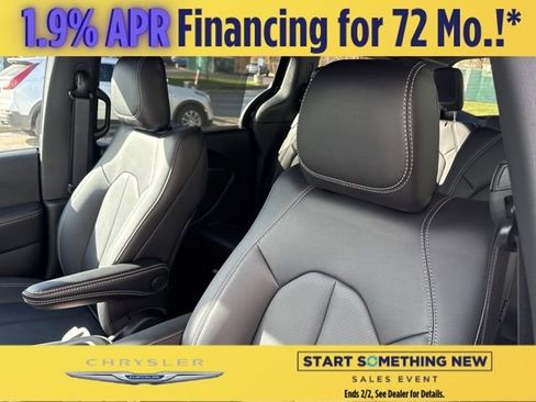 New 2026 Chrysler Pacifica Select image 15