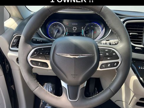 Used 2023 Chrysler Pacifica Touring-L FWD image 40