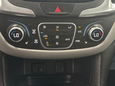 Used 2018 Chevrolet Equinox LT image 27