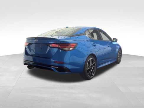 Used 2025 Nissan Sentra SR w/ SR Premium Package FWD image 33