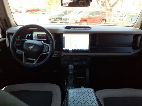 Used 2023 Ford Bronco Wildtrak AWD/4WD image 16