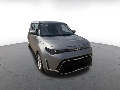 Used 2025 Kia Soul LX w/ LX Technology Package image 3