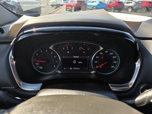 Used 2023 Chevrolet Traverse LT image 5