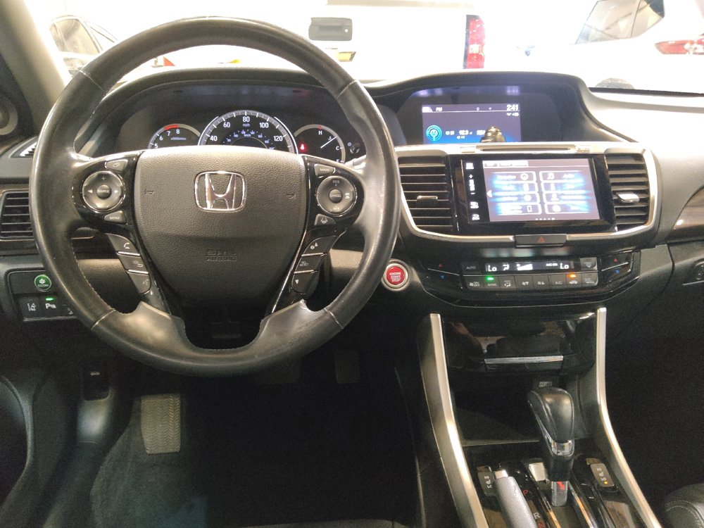 Used 2017 Honda Accord Touring image 22