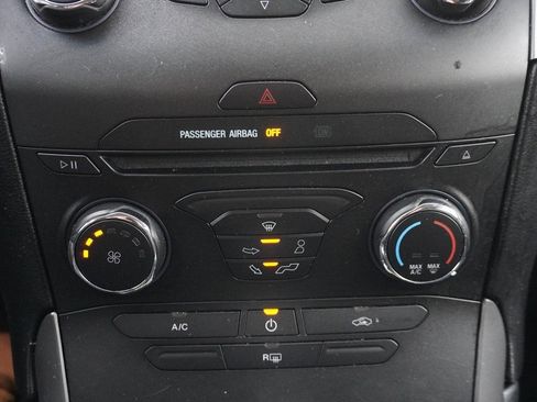 Used 2018 Ford Edge SE image 43