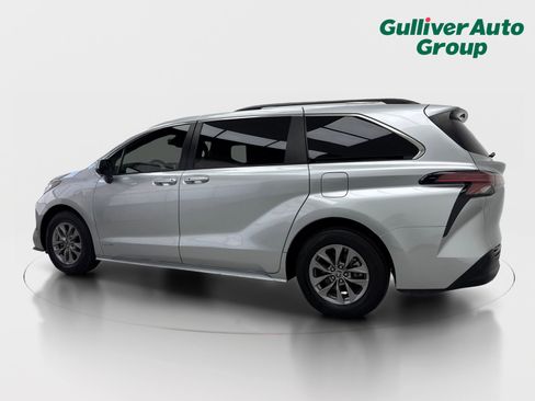 Used 2021 Toyota Sienna LE FWD image 4