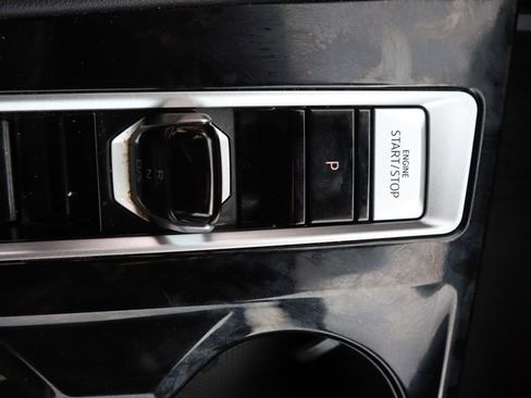 Used 2025 Volkswagen Atlas Cross Sport SE FWD image 34