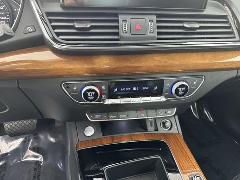 Used 2023 Audi Q5 2.0T Premium w/ Convenience Package image 14