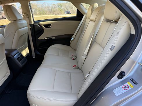 Used 2018 Toyota Avalon XLE image 37