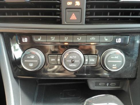 Used 2022 Volkswagen Jetta SEL FWD image 44