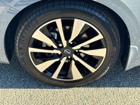 Used 2024 Nissan Sentra SV w/ SV Premium Package image 11