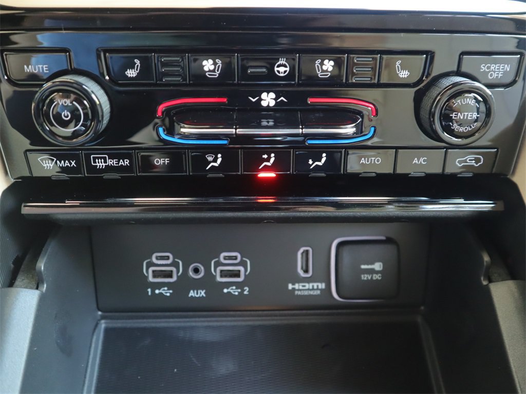 New 2023 Jeep Grand Cherokee Overland w/ Rear Seat Video Group I RWD image 15