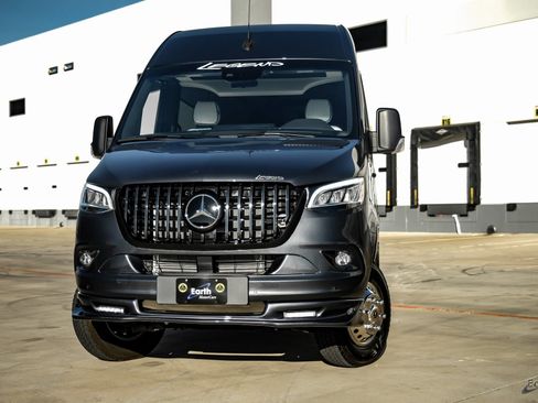 Used 2023 Mercedes-Benz Sprinter 3500 image 4