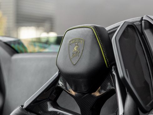 Used 2020 Lamborghini Huracan EVO image 28