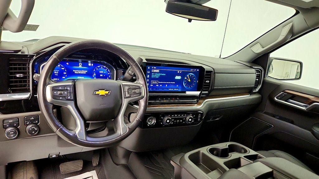 Used 2022 Chevrolet Silverado 1500 LT AWD/4WD image 13