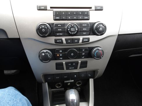 Used 2010 Ford Focus SES image 20