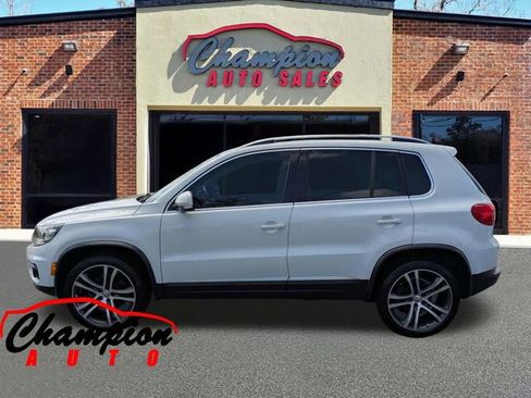 Used 2017 Volkswagen Tiguan SEL image 10