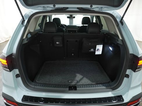 Certified 2025 Volkswagen Taos SEL AWD/4WD image 5
