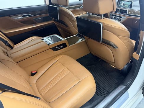 Used 2018 BMW ALPINA B7 xDrive AWD/4WD image 6