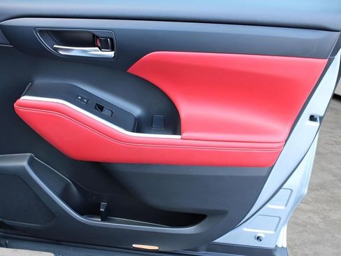 Used 2021 Toyota Highlander XSE image 26