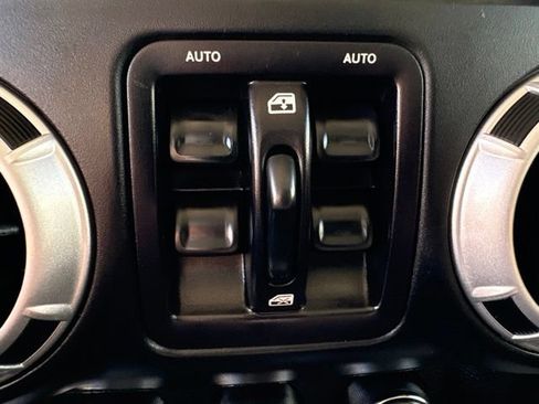 Used 2015 Jeep Wrangler Unlimited Sahara w/ Connectivity Group AWD/4WD image 24
