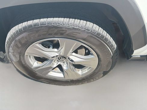 Used 2024 Toyota RAV4 XLE FWD image 33