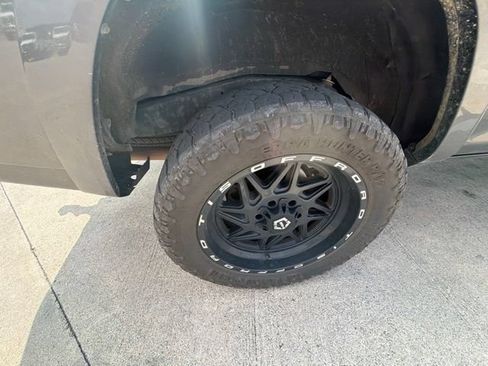 Used 2020 Toyota 4Runner SR5 AWD/4WD image 17