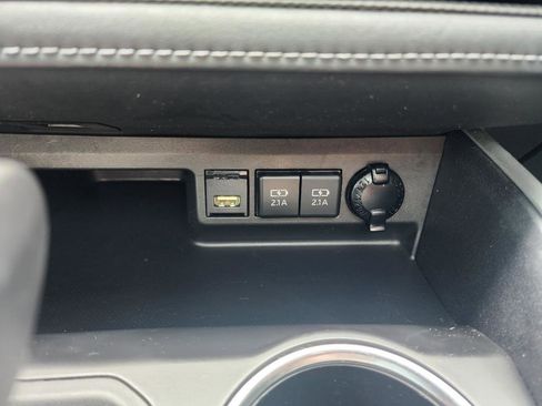 Used 2021 Toyota Highlander XLE image 19