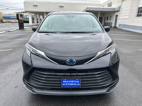 Used 2021 Toyota Sienna LE image 9