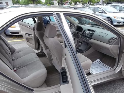 Used 2006 Toyota Camry LE FWD image 10