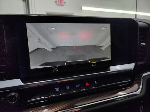 Used 2024 Chevrolet Silverado 3500 LT w/ Convenience Package image 18