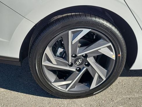 New 2026 Hyundai Elantra Limited image 25