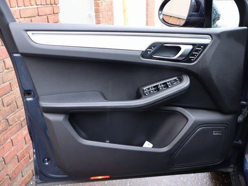 Used 2016 Porsche Macan S image 8