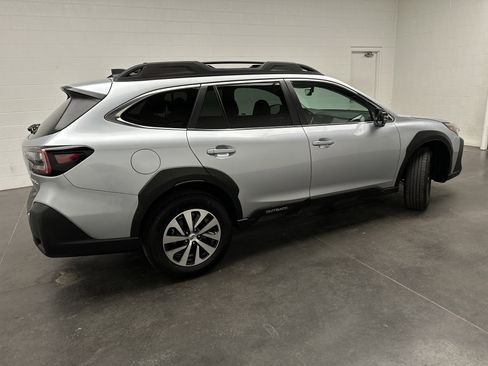Used 2025 Subaru Outback Premium w/ Popular Package #1A AWD/4WD image 8