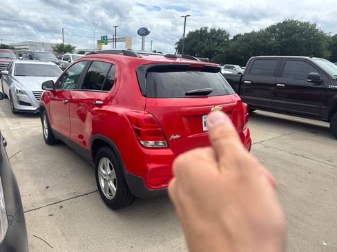 Used 2018 Chevrolet Trax LT w/ LT Convenience Package FWD image 6