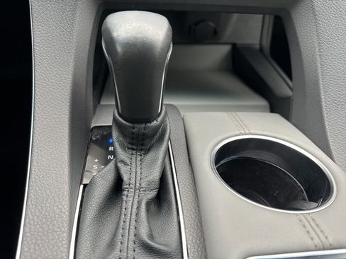 Used 2022 Toyota Avalon Limited image 19