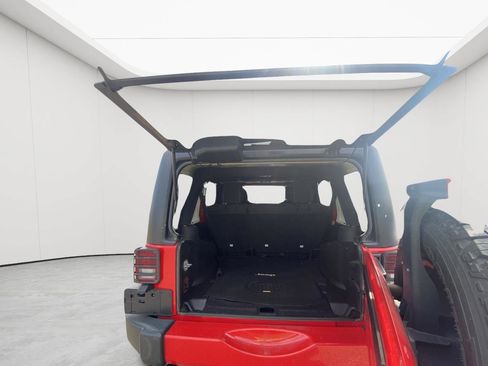 Used 2017 Jeep Wrangler Unlimited Sahara w/ Connectivity Group AWD/4WD image 15