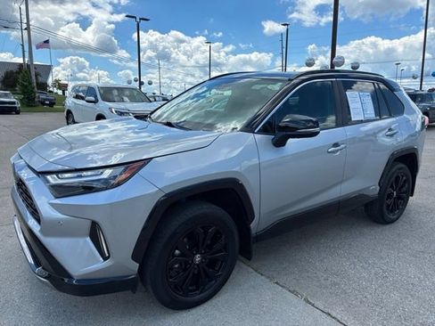 Used 2023 Toyota RAV4 XSE AWD/4WD image 3