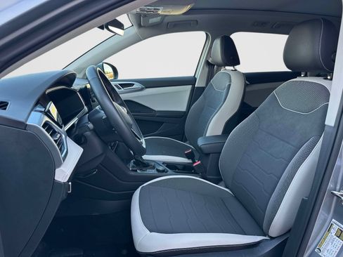 Certified 2025 Volkswagen Taos SE AWD/4WD image 15