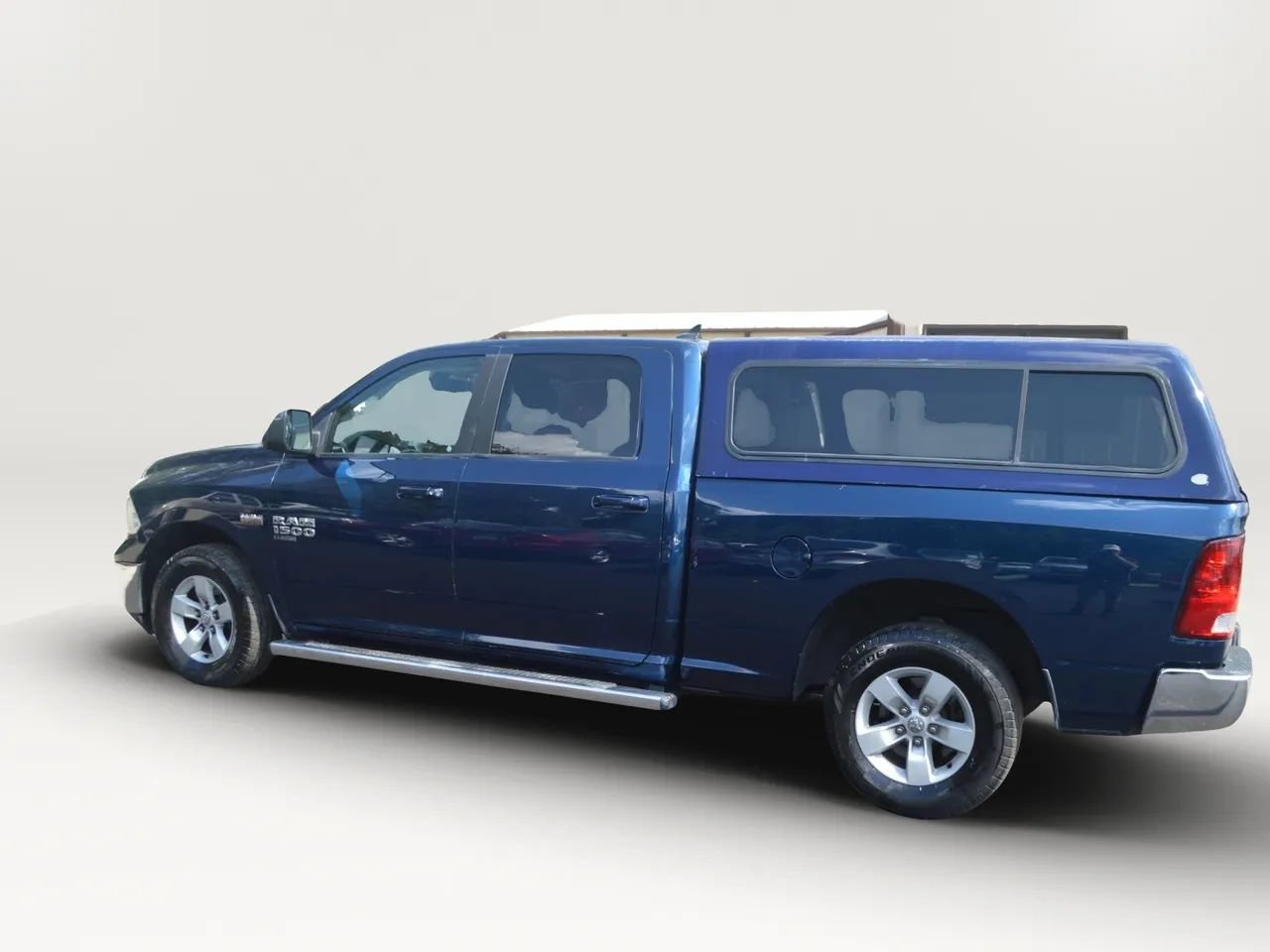 Used 2020 RAM 1500 Classic SLT w/ Luxury Group RWD image 3