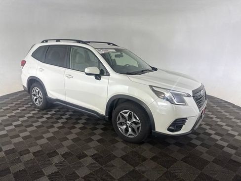 Used 2024 Subaru Forester Premium AWD/4WD image 3