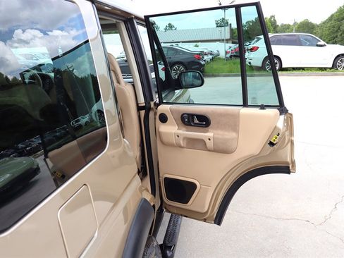 Used 2004 Land Rover Discovery SE AWD/4WD image 53