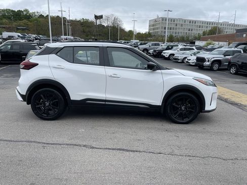 Used 2023 Nissan Kicks SR w/ SR Premium Package FWD image 7