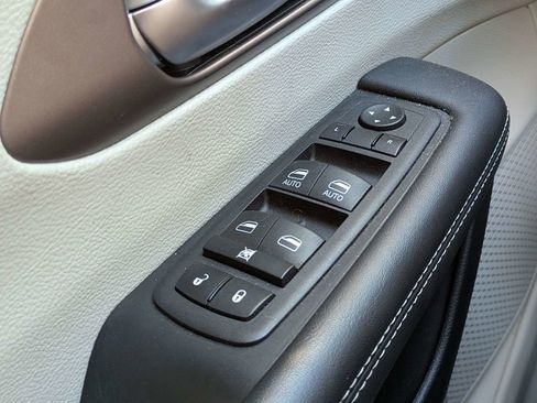 Used 2023 Chrysler Voyager LX image 26