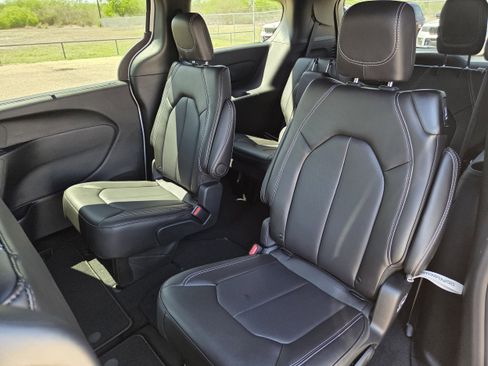 New 2026 Chrysler Pacifica Select image 20