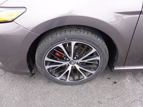 Used 2019 Toyota Camry L image 5