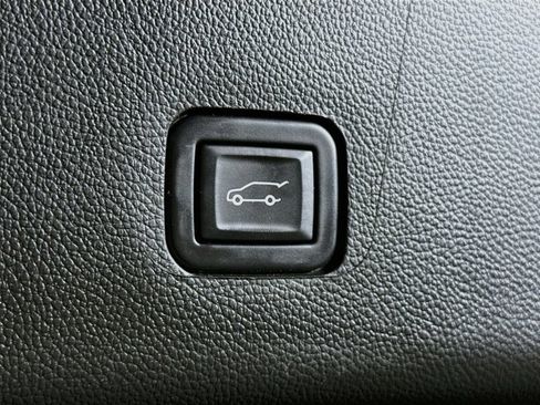 Used 2023 Chevrolet Traverse RS AWD/4WD image 29