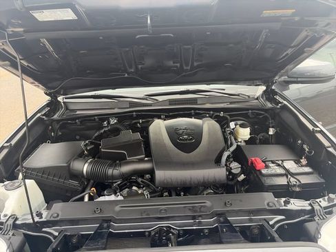 Used 2021 Toyota Tacoma SR5 RWD image 27